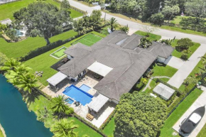 Luxury 8BR with Pool & Mini-golf & Soccer- 19 Guests
